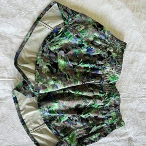 Lululemon women's Tracker LR shorts